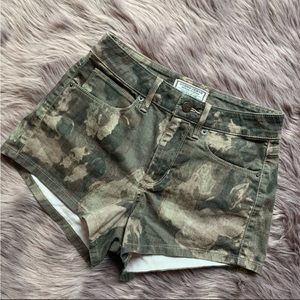 GUESS Green Floral Print Shorts